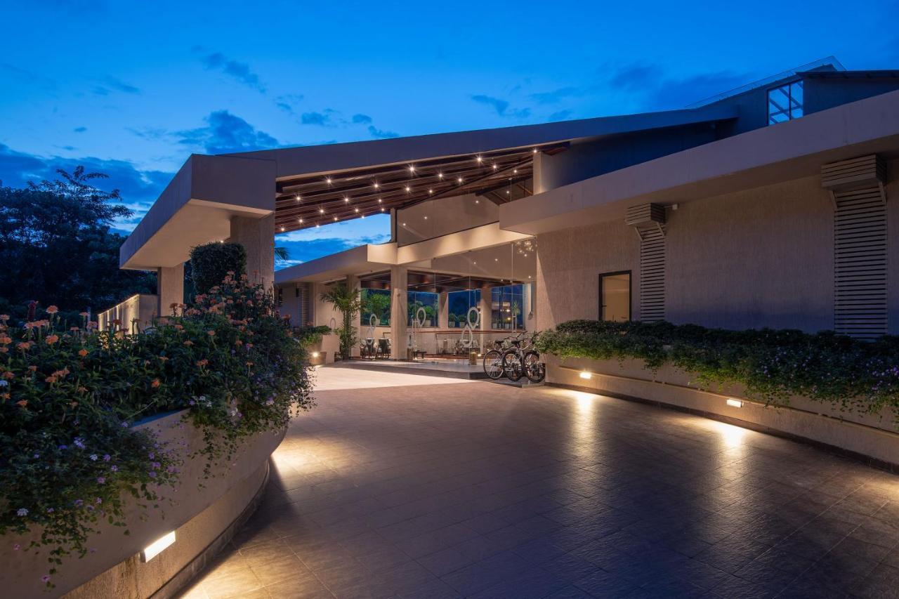 Niraamaya Retreats Samroha Athirappilly Kültér fotó